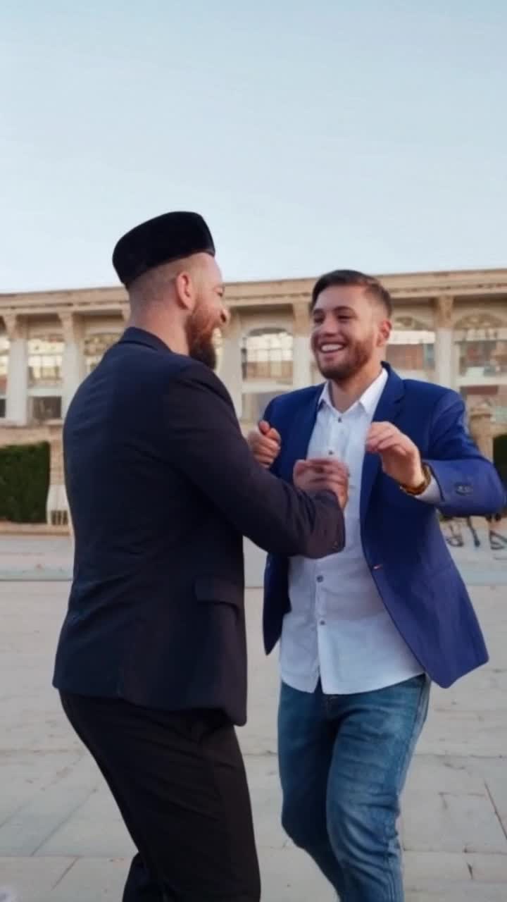 Bad Bunny y Nicolas maduro bailando juntos 