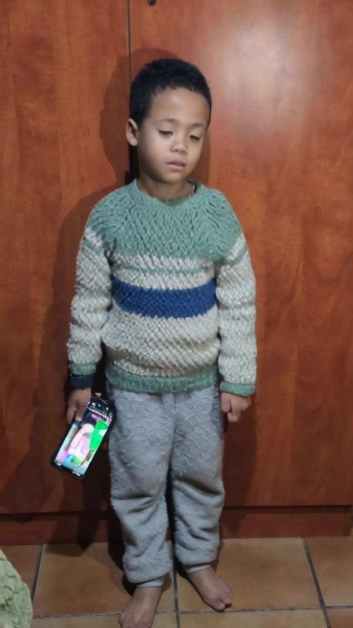 Make a gorilla that talks about my nice jersy my granny just made