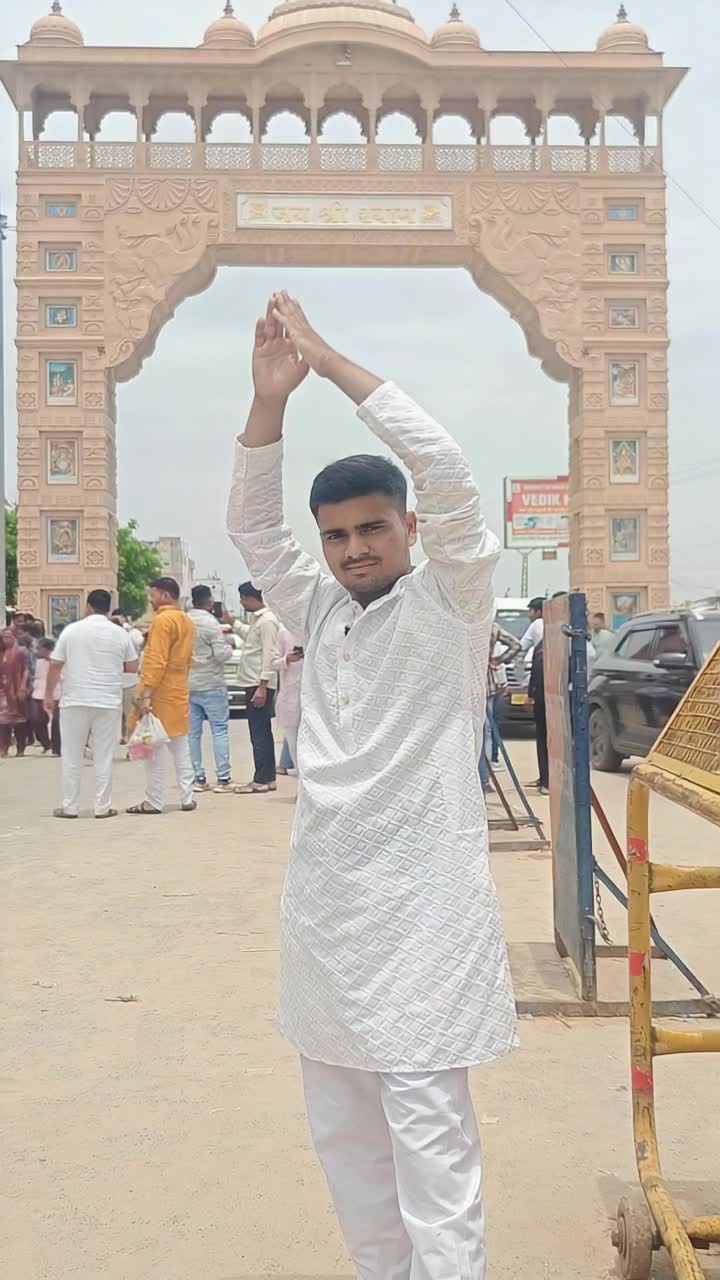 Khatushyam going to vrindavan udte houye 