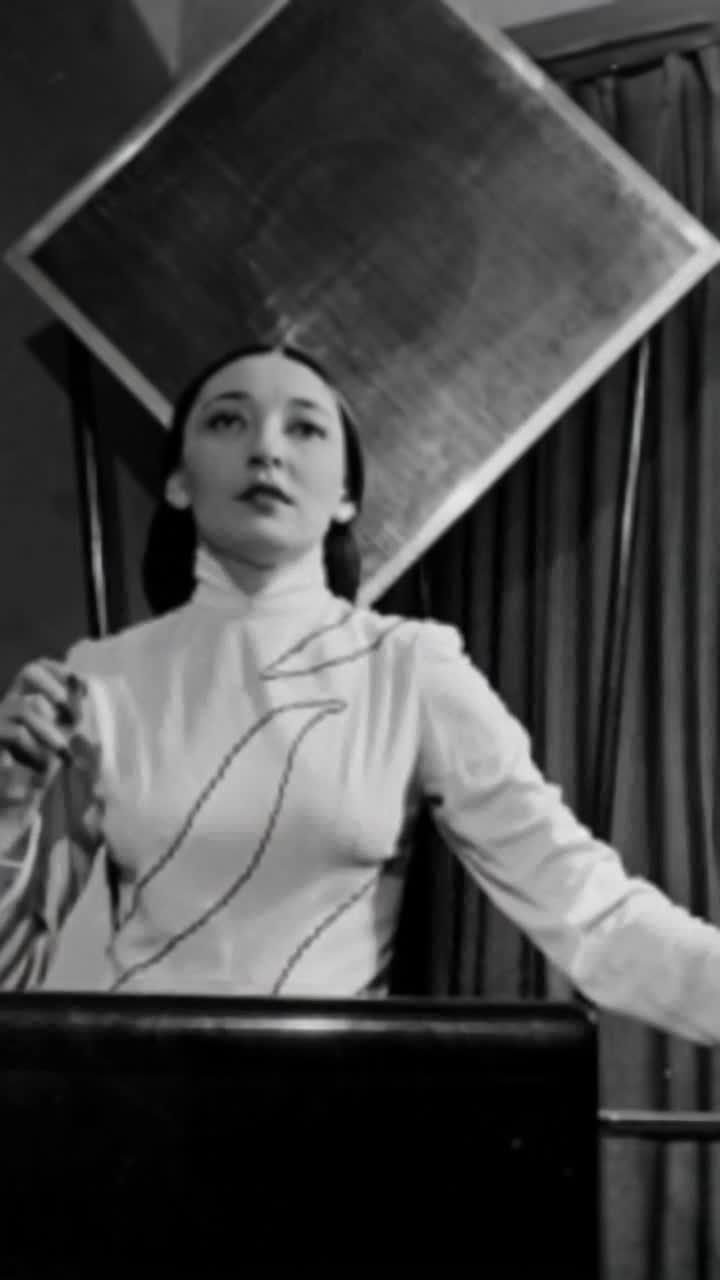 clara rockmore playing the theremin