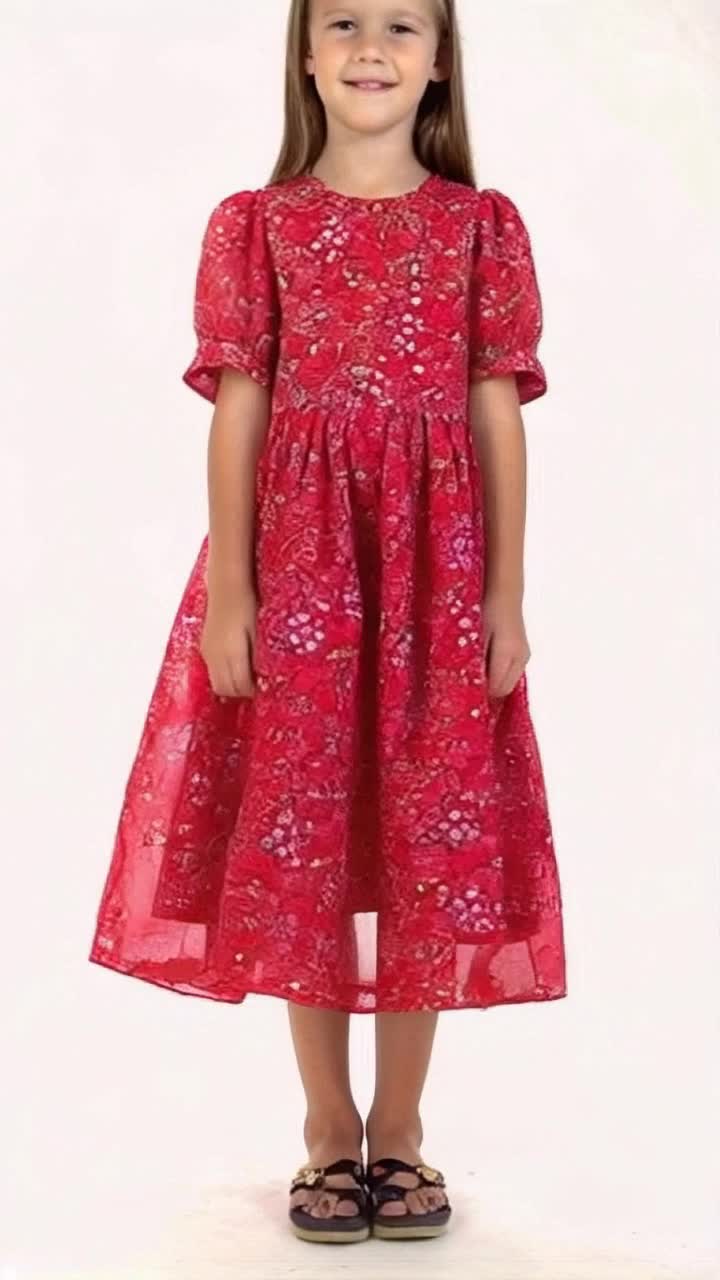 Very visible dress on girl 