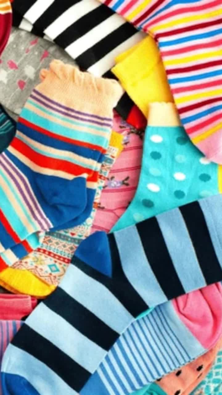 Every stripe is being drawn by a different colored pencil