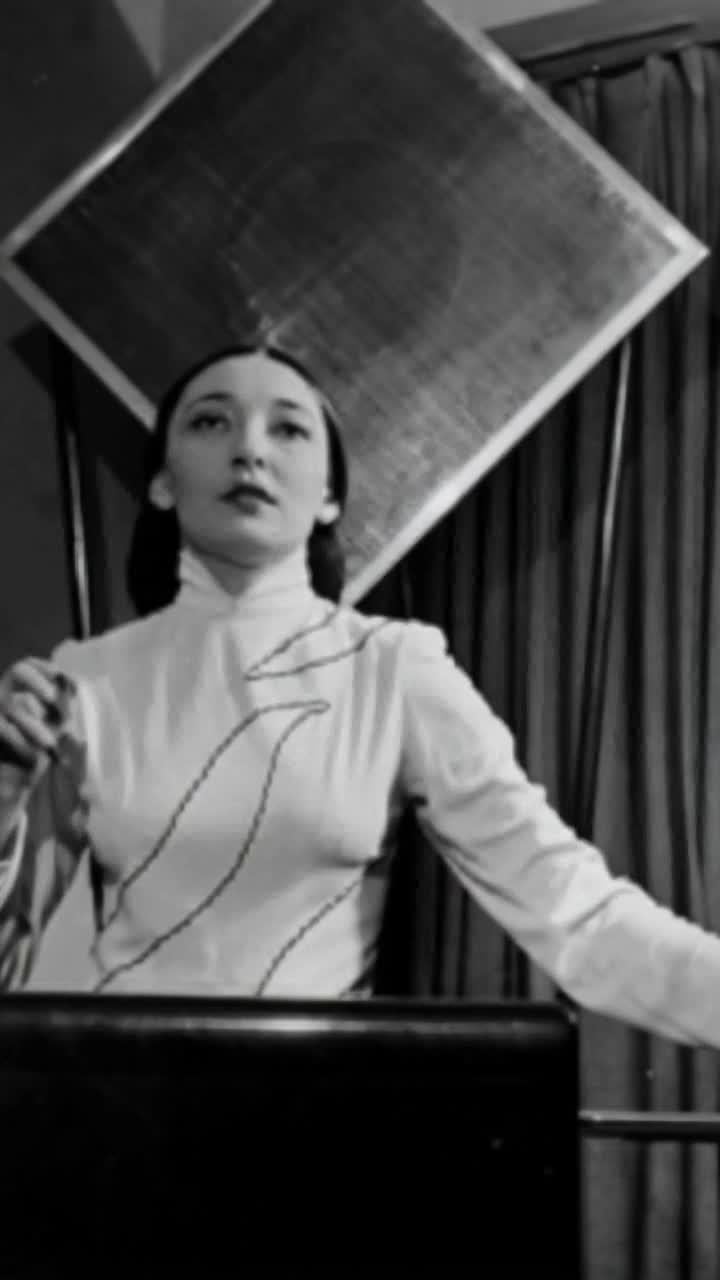 clara rockmore playing the theremin