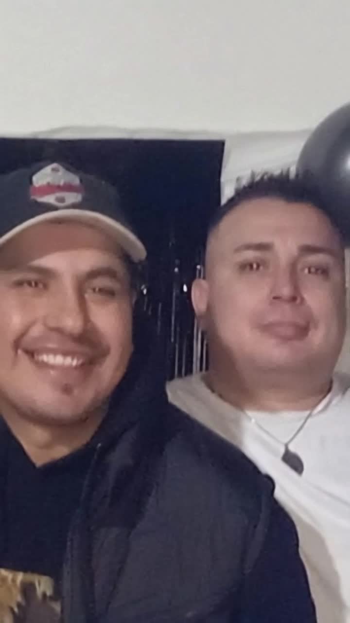 Hacer que las dos personas de la imagen se besen 
